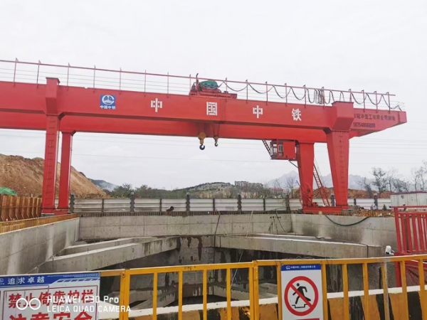 Subway slag removal machine