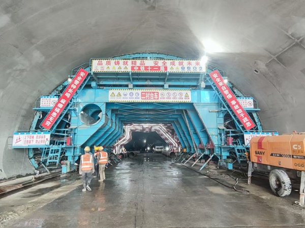 二衬台车